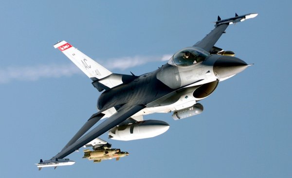 in-polonia-cacciabombardieri-f-16-e-missili-usa-agoravox-italia