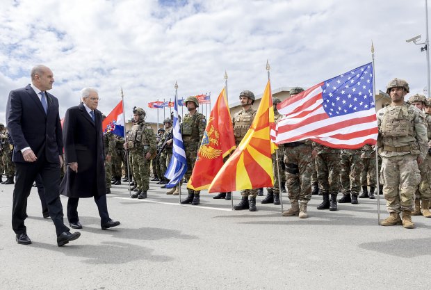 Il Presidente della Repubblica Sergio Mattarella e il Presidente della Repubblica di Bulgaria Rumen Radev visitano la base militare di Novo Selo